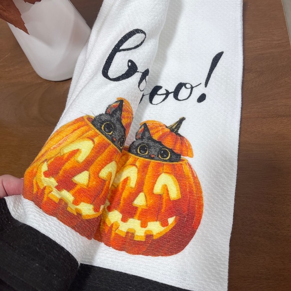 Halloween Black Cat in Jack o’lantern 🎃🐈⬛Boo kitchen hand towels set of 2 NWT - Picture 3 of 4